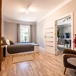 White 4rooms - Center
